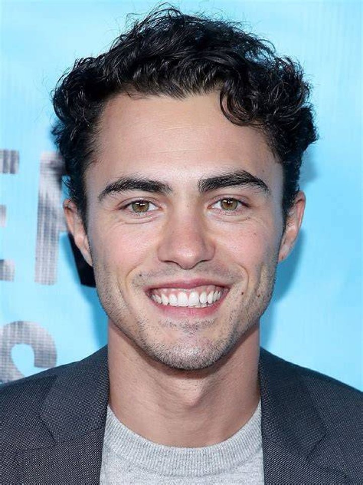 Darren Barnet