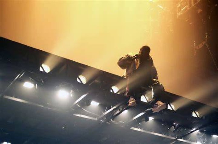 Kanye West Ends Final LA Show Early