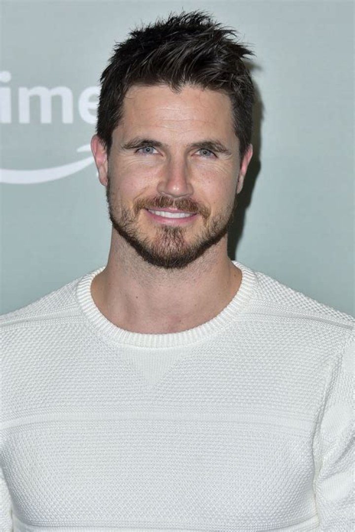 Robbie Amell