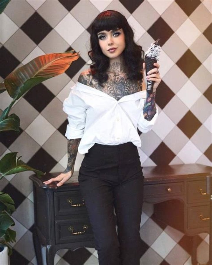 Sara X