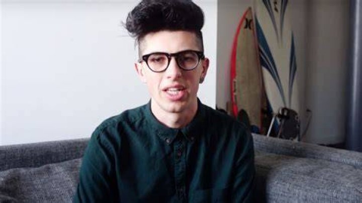 Sam Pepper Bio Who is Sam Pepper? Relationship with Bella Thorne, Age, Wiki